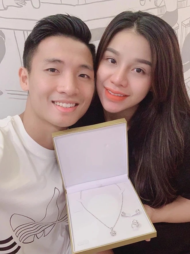 Cầu thủ nổi tiếng cưới tiểu thư: Tặng nhà và xe sang khi vợ nói thích, nể nhất là cách xử lý khi hôn nhân có biến-9