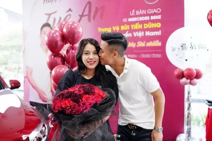 Cầu thủ nổi tiếng cưới tiểu thư: Tặng nhà và xe sang khi vợ nói thích, nể nhất là cách xử lý khi hôn nhân có biến-6