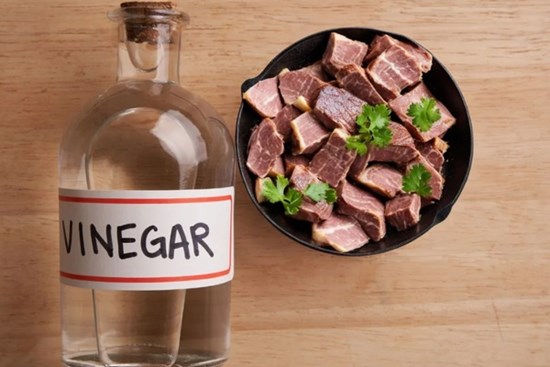 Công dụng tuyệt vời khi đổ giấm vào thịt