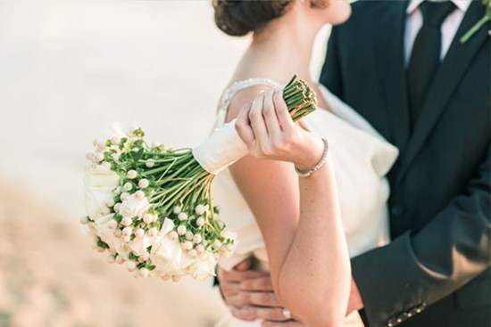 Kịch liệt phản đối con trai cưới người phụ nữ lớn tuổi có con riêng, nhưng khi biết gia thế cô dâu, bố mẹ chú rể quay ngoắt thái độ