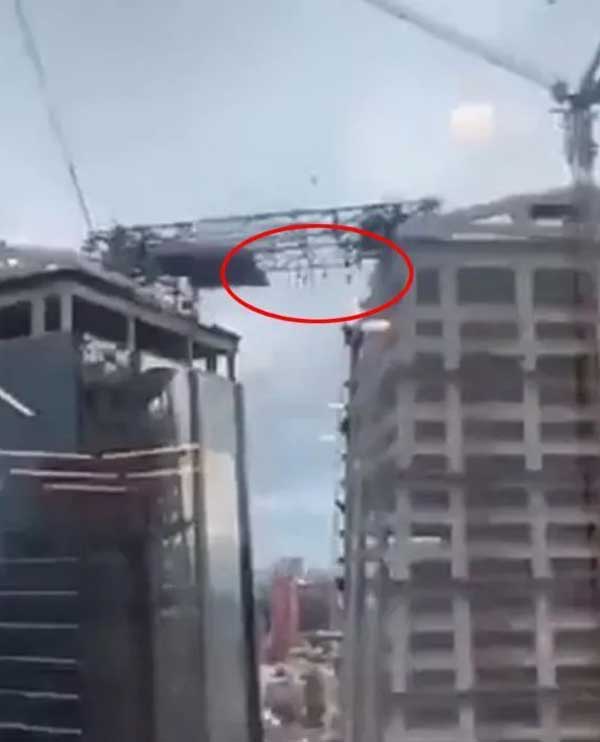 Brazil: Giàn giáo cao 140 mét đổ sập khiến 8 người treo lủng lẳng trên không, tiết lộ khung cảnh kinh hoàng tại hiện trường-1