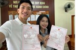 Trung vệ điển trai nhất U23 Việt Nam khoe giấy đăng ký kết hôn với vợ làm ngân hàng-8