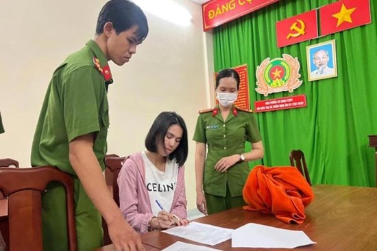 Loạt trang cá nhân của Ngọc Trinh đã bị khóa