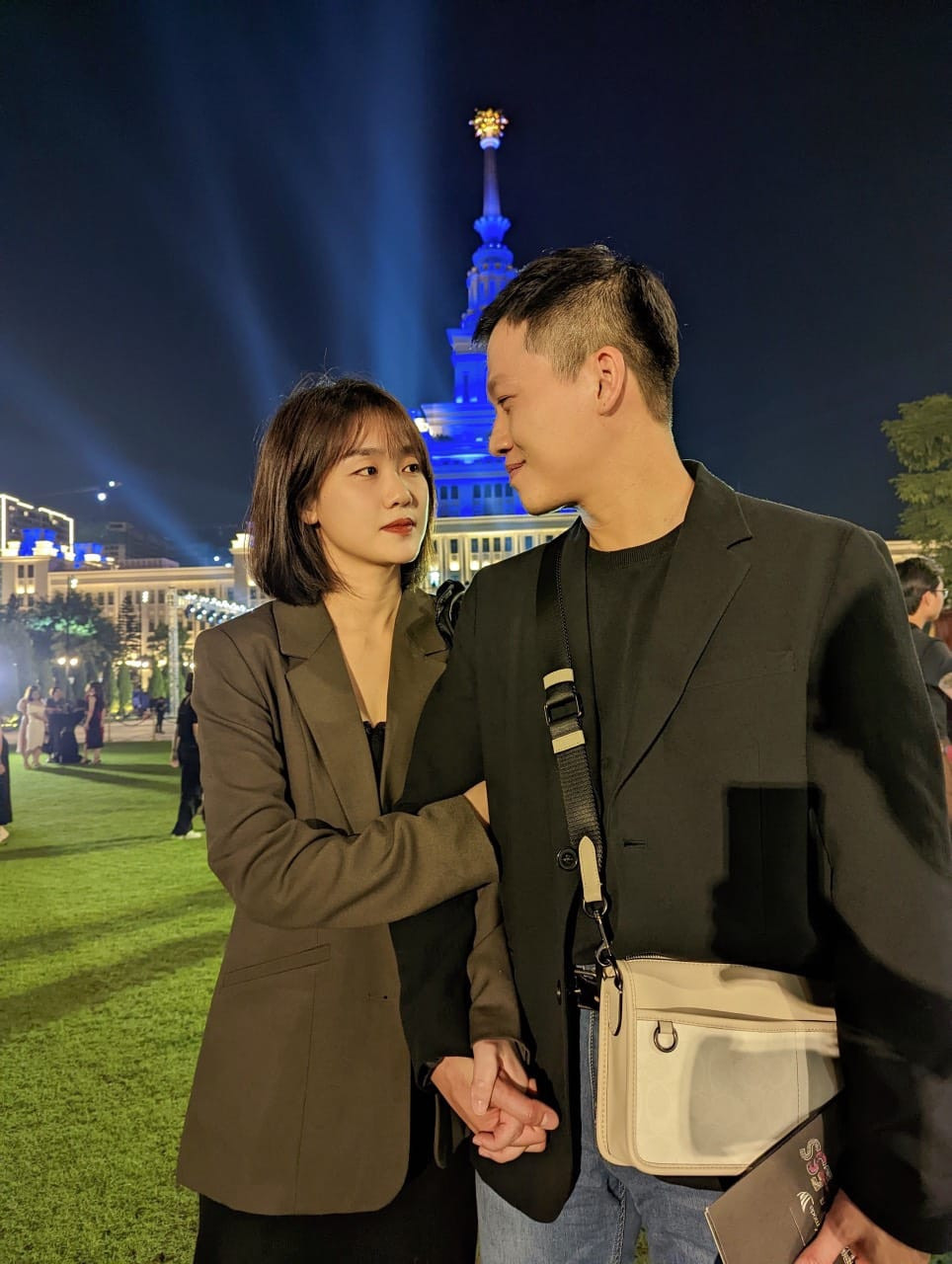 Vợ trẻ như học sinh cấp 3 của MC Trần Ngọc Đường lên đỉnh Olympia-17