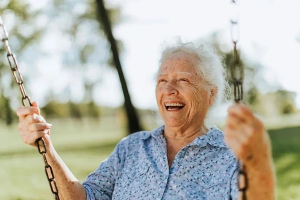 Thụy Điển nghiên cứu 1200 người trăm tuổi: Người sống lâu có 3 đặc điểm này
