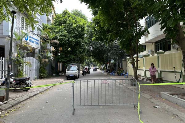 Vụ người phụ nữ bị sát hại ở Hà Nội: Nhiều đồ đạc trong nhà bị xáo trộn-2