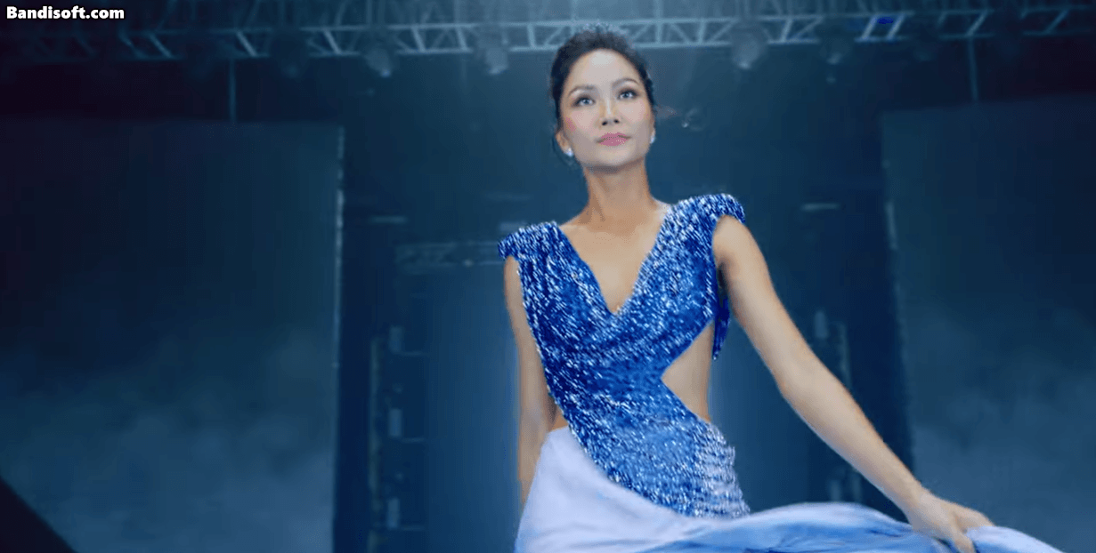MV chủ đề quy tụ 30 Chị Đẹp Đạp Gió Rẽ Sóng: Người hát người rap và cả catwalk, bay lên nhào lộn bất chấp tuổi tác-7