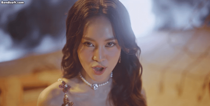 MV chủ đề quy tụ 30 Chị Đẹp Đạp Gió Rẽ Sóng: Người hát người rap và cả catwalk, bay lên nhào lộn bất chấp tuổi tác-8