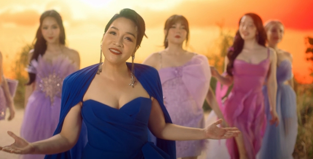 MV chủ đề quy tụ 30 Chị Đẹp Đạp Gió Rẽ Sóng: Người hát người rap và cả catwalk, bay lên nhào lộn bất chấp tuổi tác-3