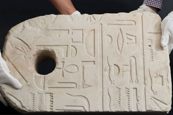 Đang bơi trên biển, bất ngờ phát hiện vật thể hơn 3.000 tuổi-1