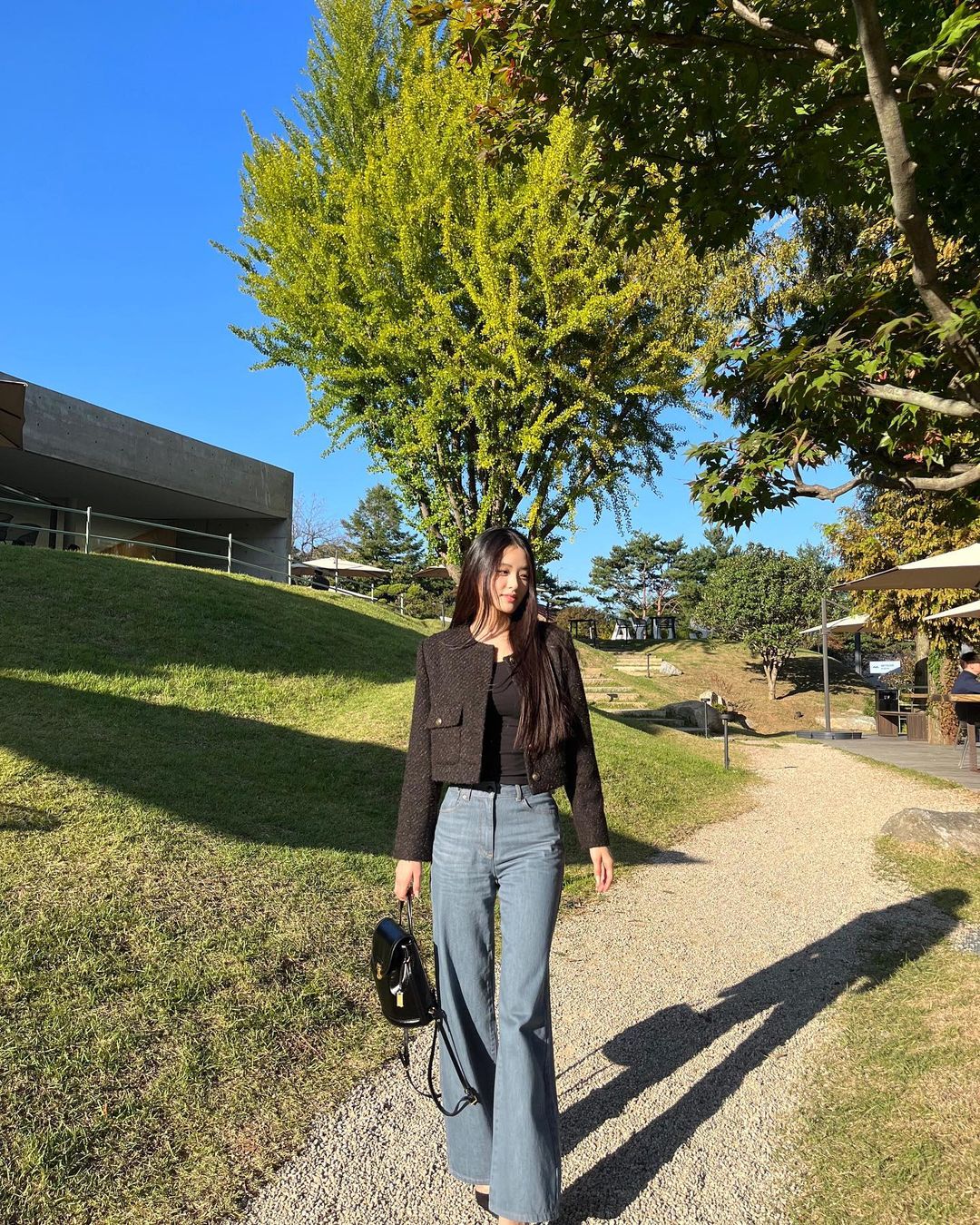 9 cách diện áo khoác dáng ngắn thanh lịch và tôn dáng như sao Hàn-7