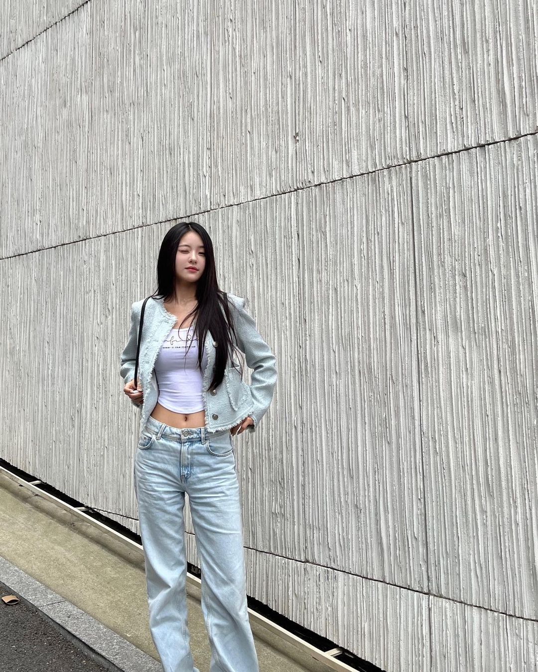 9 cách diện áo khoác dáng ngắn thanh lịch và tôn dáng như sao Hàn-8