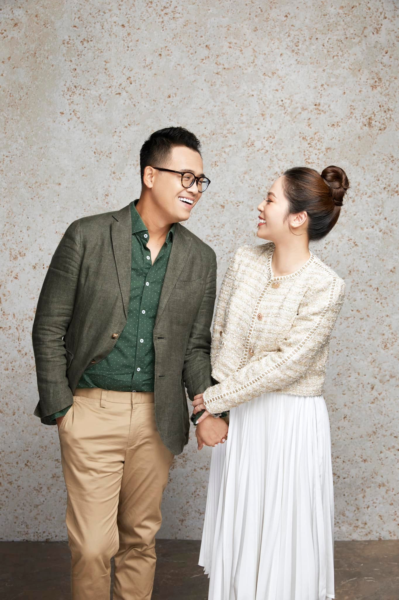 Vợ kém 5 tuổi là trợ thủ đắc lực của MC Đức Bảo Vietnam Idol 2023-10