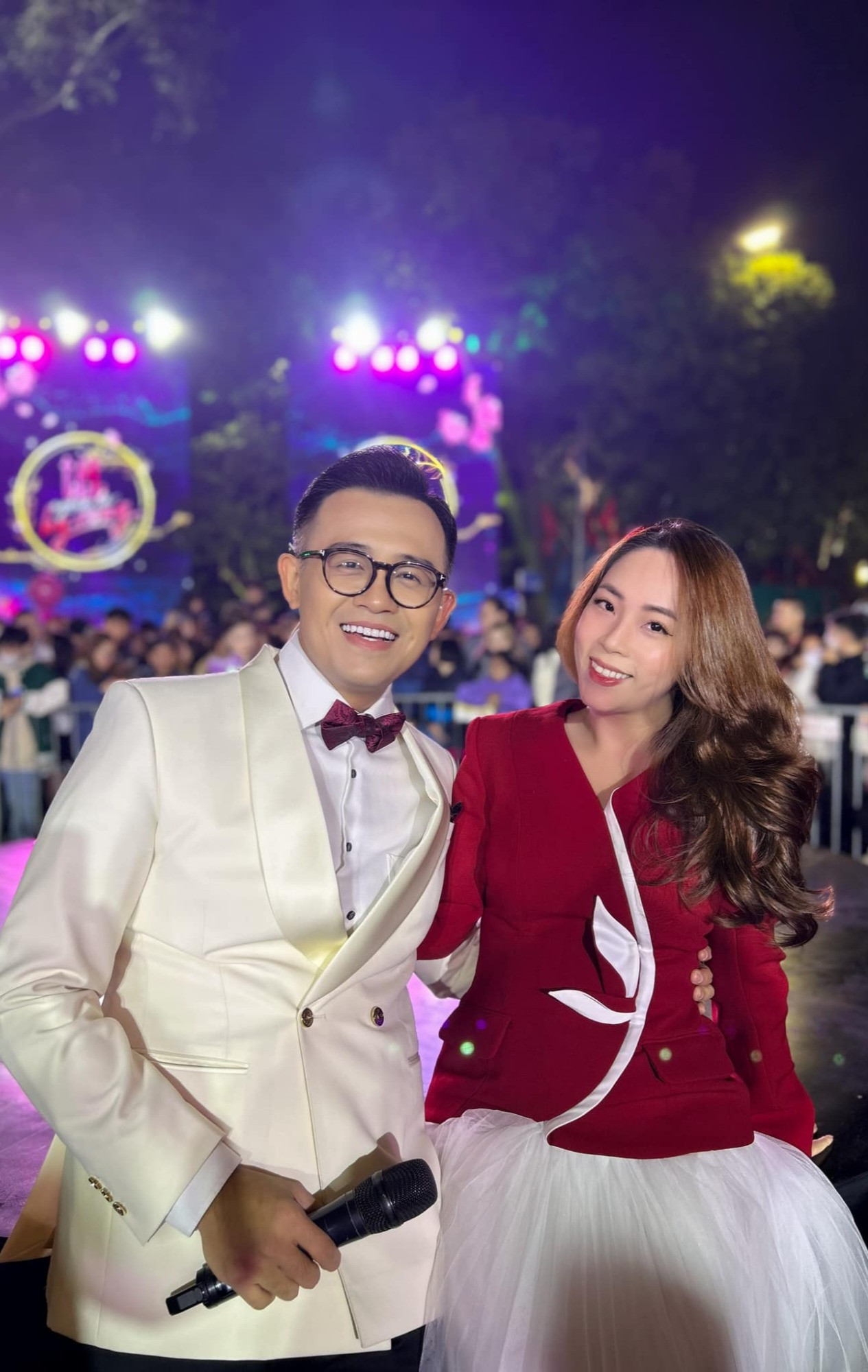 Vợ kém 5 tuổi là trợ thủ đắc lực của MC Đức Bảo Vietnam Idol 2023-11