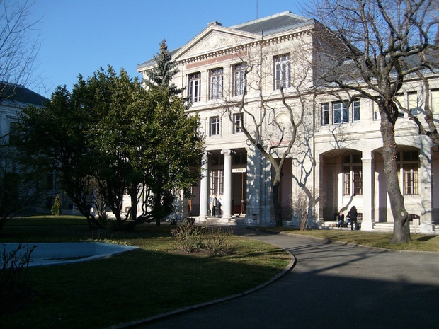 Một chị đẹp Đạp Gió bản Việt có học vấn siêu khủng, nhìn profile của gia đình lại càng choáng hơn-4