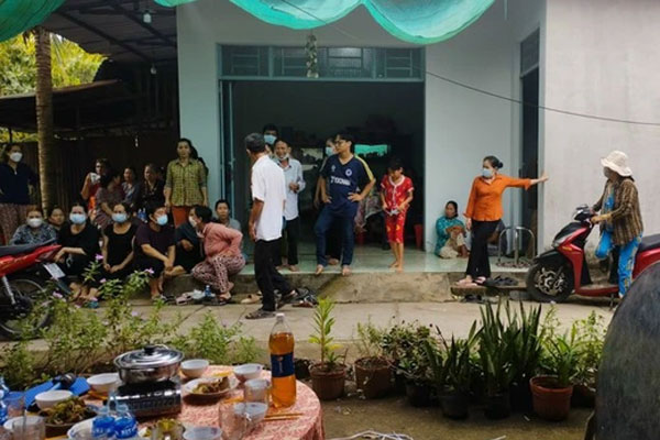 Vụ thiếu niên bỏ thuốc độc vào sữa khiến cha và bà nội tử vong: Có đồng phạm hay không?-1