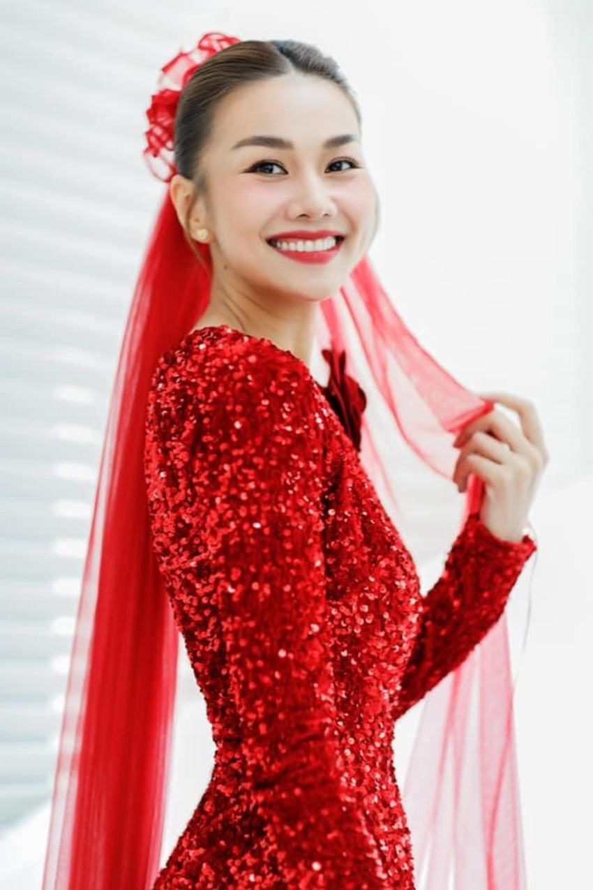 Thanh Hằng giấu mặt chú rể Trần Nhật Minh trong lễ rước dâu-3