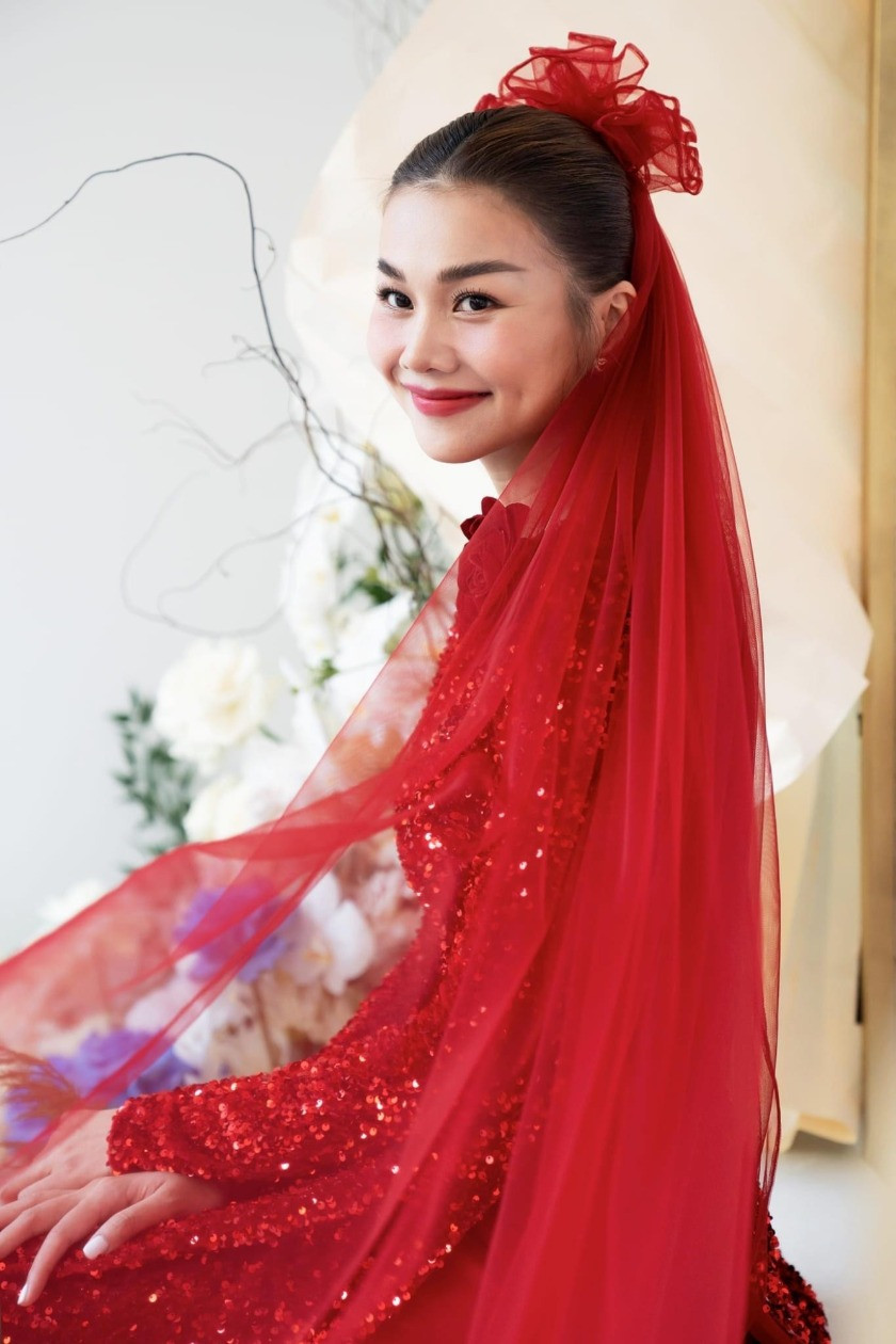 Thanh Hằng giấu mặt chú rể Trần Nhật Minh trong lễ rước dâu-4