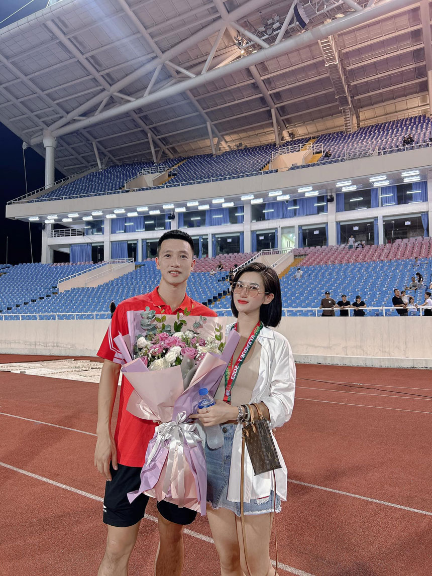 Cựu tuyển thủ Việt Nam mua xe 2 tỷ tặng vợ nhân ngày phụ nữ-2