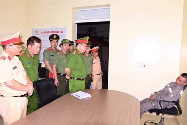 Bắt tạm giam tài xế say rượu, đánh cảnh sát giao thông ở Hải Phòng-1