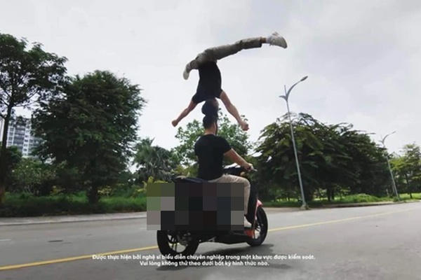 Đại diện của Quốc Cơ - Quốc Nghiệp lên tiếng về clip chồng đầu lên nhau khi lái xe-1