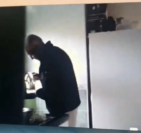 Thấy sữa mình uống có mùi hóa chất, người phụ nữ lén lắp camera phát hiện hành vi máu lạnh của anh trai, biết lý do càng căm phẫn-3