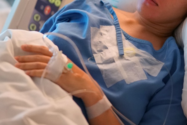 Cuộc vượt cạn ngoạn mục của người mẹ ung thư di căn mang song thai-2