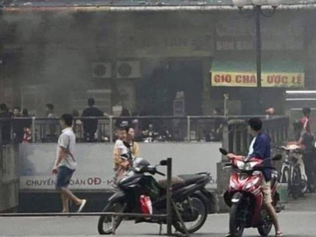 Hà Nội: Cháy cửa hàng tiện lợi ở chung cư Linh Đàm, nghi do chập điện-3