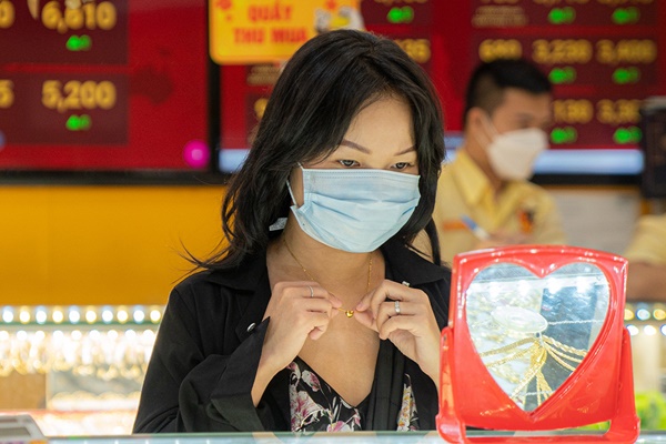 Giá vàng hôm nay 23/10/2023 quay ngoắt giảm sâu-2