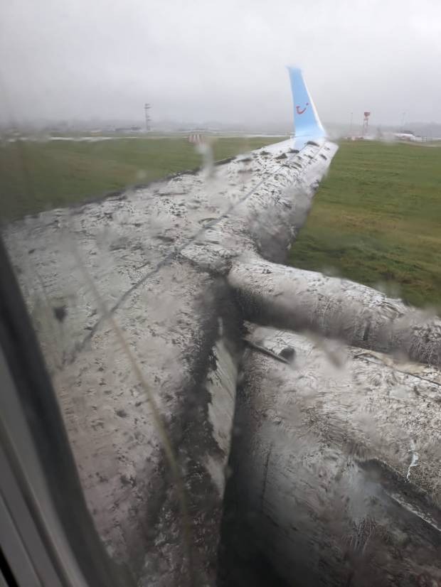 Bắc Âu: Xe buýt, máy bay cũng sa lầy vì mưa bão-9