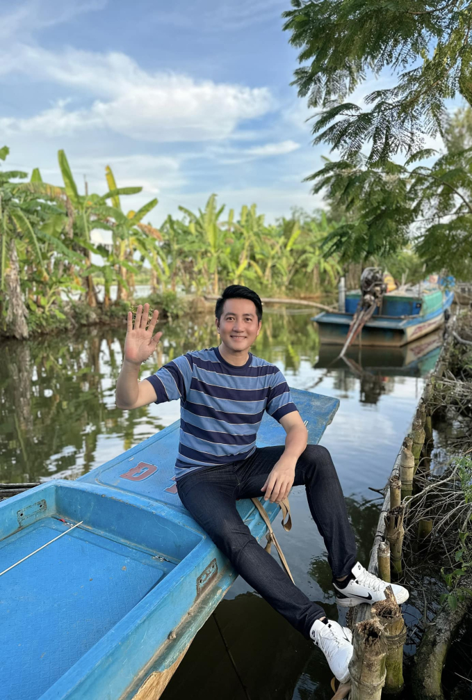 Nam ca sĩ đẹp trai nhưng U50 vẫn không cưới vợ, sinh con, sống một mình trong biệt thự nhà vườn 3.000m2-2