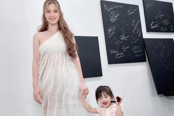 Đông Nhi tổ chức sinh nhật hoành tráng cho ái nữ, ai dè để lộ 1 chi tiết đặc biệt giữa nghi vấn bầu lần 2?-6