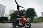 Vụ Quốc Cơ - Quốc Nghiệp chồng đầu chạy xe máy: Gỡ video quảng cáo-2