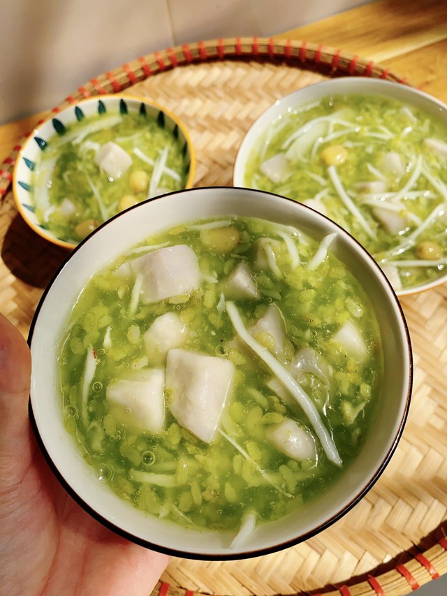 Cách nấu chè cốm dừa khoai môn hạt sen - thức quà thanh dịu mang hương vị Hà thành-4