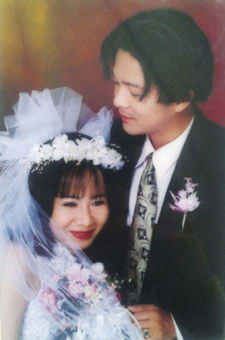 Nam ca sĩ Việt lấy vợ hơn 8 tuổi, sau 30 năm vẫn yêu say đắm, mặn nồng dù không có con cái-1