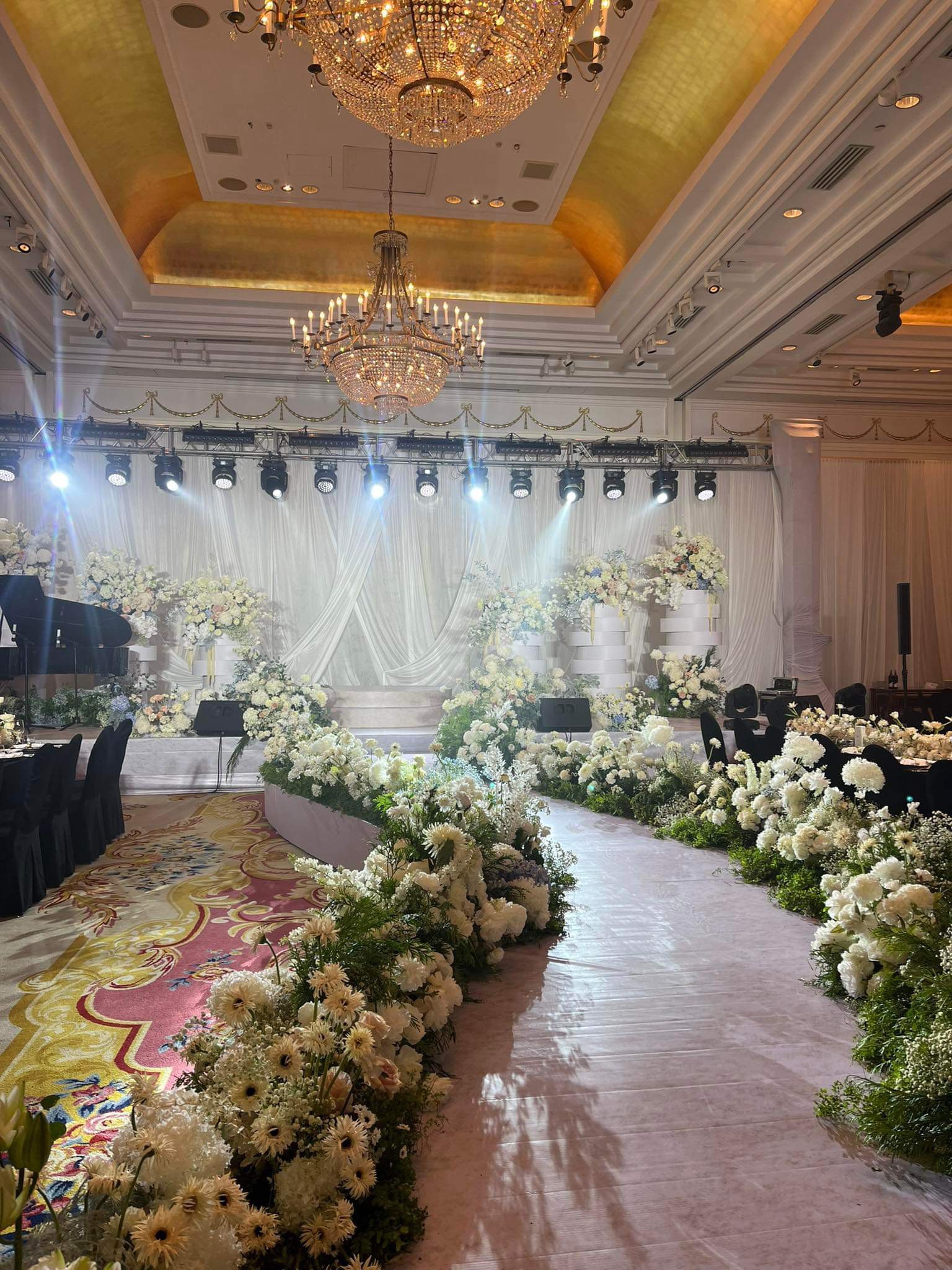 Cập nhật từ đám cưới Thanh Hằng: Không gian phủ hoa tươi, những khách mời đầu tiên đã xuất hiện-1