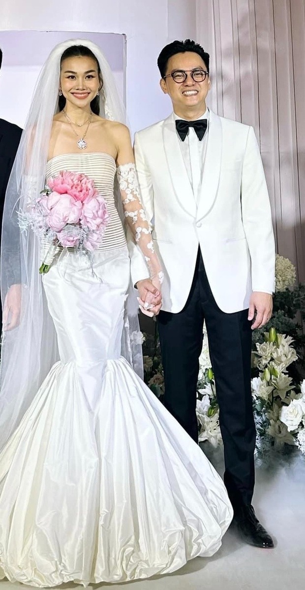 Mai Ngô bắt được hoa cưới đặc biệt của Thanh Hằng và chồng nhạc trưởng, nói 1 câu là thấy cũng mong cưới lắm rồi!-2