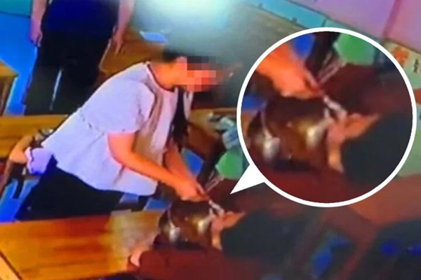 Trẻ nôn trớ, hình phạt man rợ của cô giáo mầm non khiến dư luận sục sôi-1