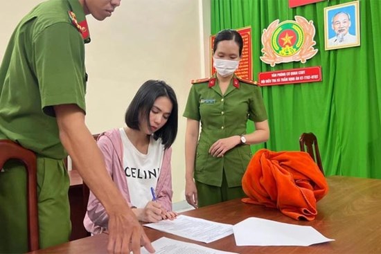 Ngọc Trinh bị bắt giam: Hồi chuông cảnh tỉnh 
