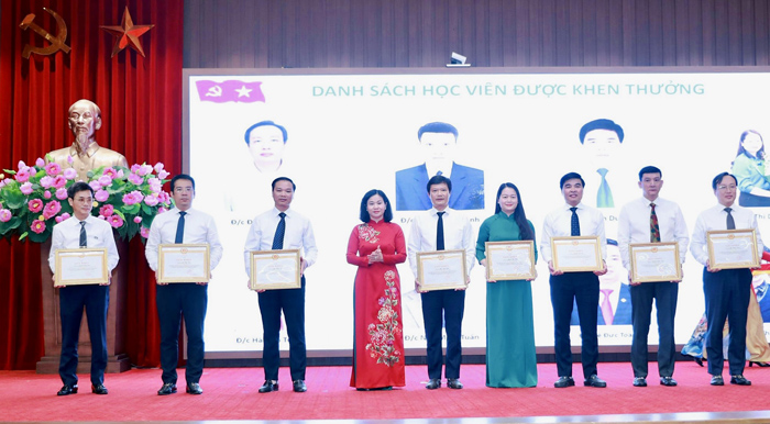 Vận dụng hiệu quả những kiến thức, mô hình, cách làm hay vào thực tiễn tại địa phương, đơn vị-3