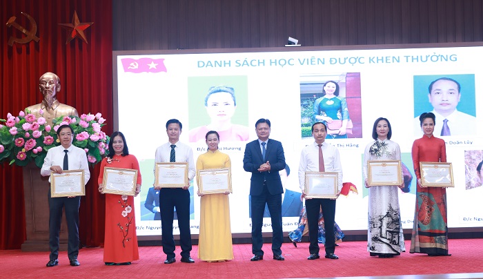 Vận dụng hiệu quả những kiến thức, mô hình, cách làm hay vào thực tiễn tại địa phương, đơn vị-4