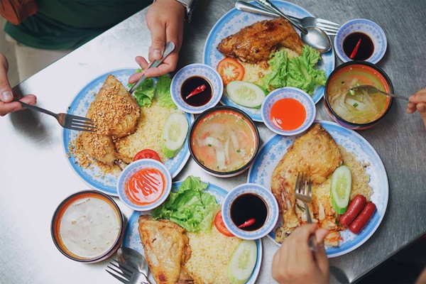 Ăn trưa với 3 món này sẽ làm gan nhiễm mỡ, toàn các món dân văn phòng mê mẩn”-1