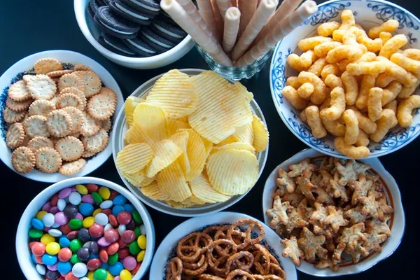 Thực phẩm siêu chế biến có thể gây nghiện như thuốc lá và ma túy-1