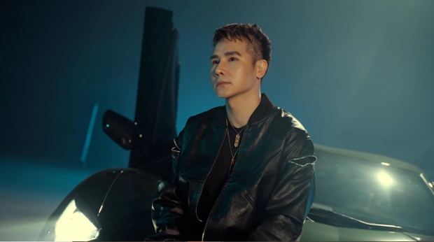 Ca sĩ Chu Bin là ai mà gây bão MXH vì 1 sự cố nhạy cảm trên sân khấu?-2