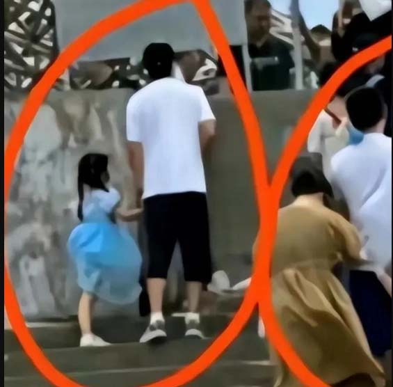 Bé gái mất tích trên bãi biển, 14 ngày sau cảnh sát tìm thấy thi thể: Một phút sơ sảy trong chuyện dạy con, hậu quả kinh hoàng-1