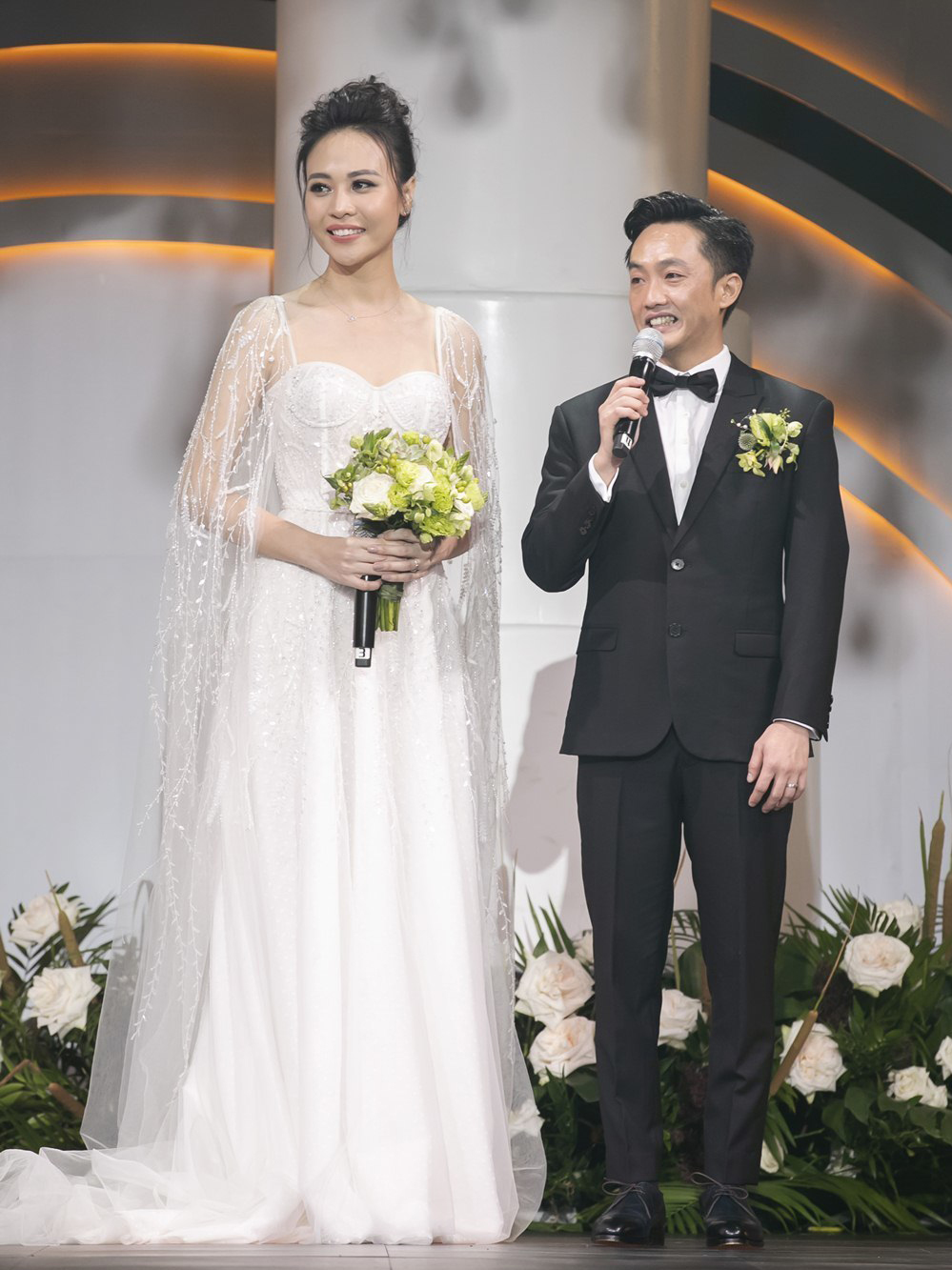 Cô dâu Thanh Hằng thay 3 bộ váy cưới, diện đôi giày bệt giá gần 40 triệu-10