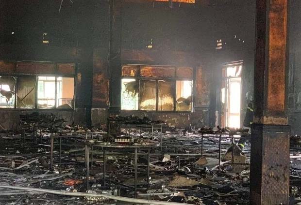 Chú rể kể phút đưa cô dâu thoát ngọn lửa thiêu rụi hội trường đám cưới-2