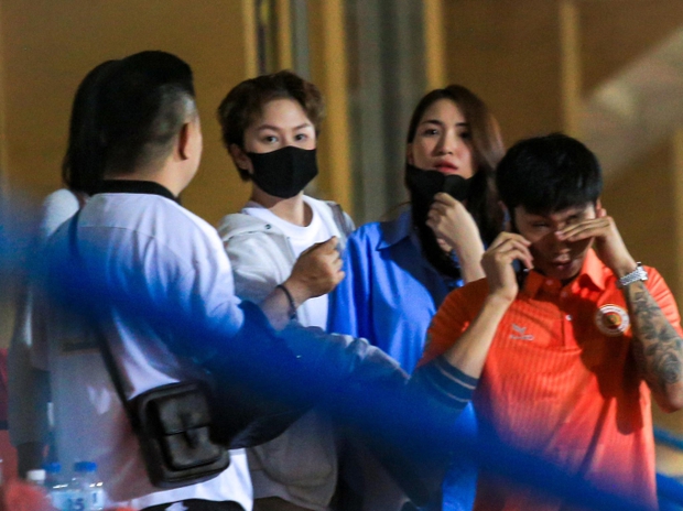 Bắt gặp Đoàn Văn Hậu lái Porsche 5 tỷ đưa vợ sắp cưới và Hoà Minzy về-3