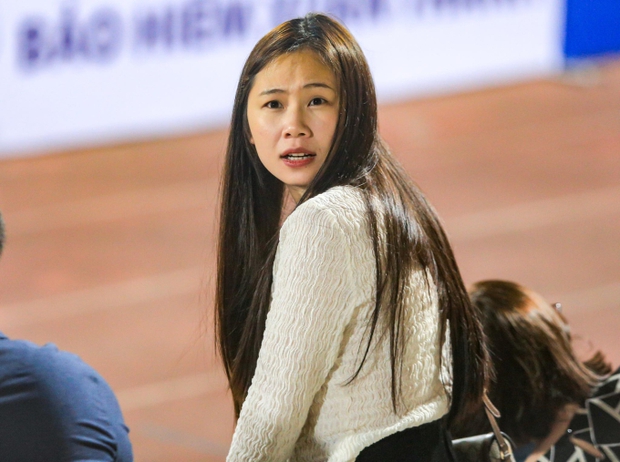 Vợ Đình Trọng xuất hiện giản dị, nhìn cử chỉ đoán ngay mối quan hệ với mẹ chồng-7