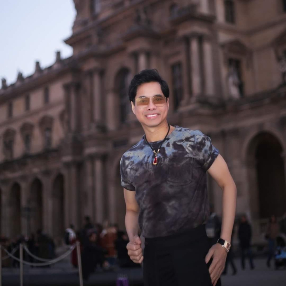 Nam ca sĩ U60 không cưới vợ sinh con dù được nhiều cô gái ái mộ, sống một mình trong biệt thự dát vàng-2